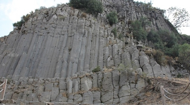 Manisa'da binlerce yıl öncesine ait lav akıntısı izleri